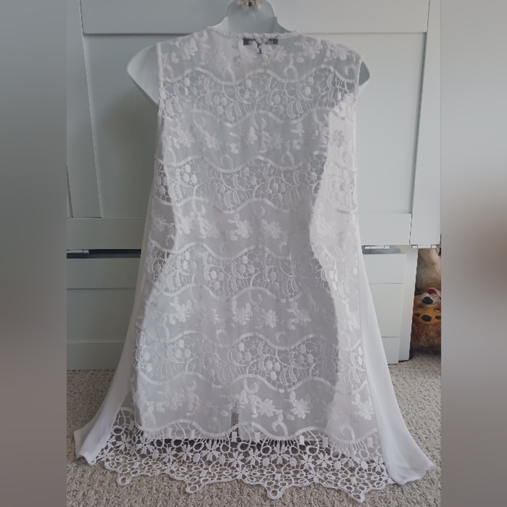 Cutout lace back tunic